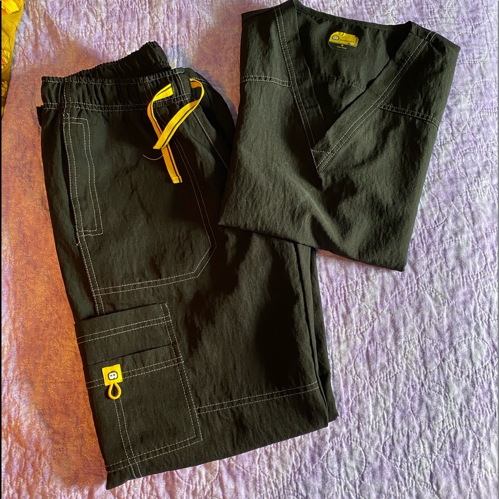 Scrub set